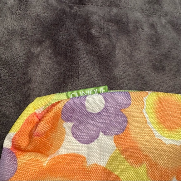 NEW Clinique Floral Makeup Pouch - Picture 2 of 3